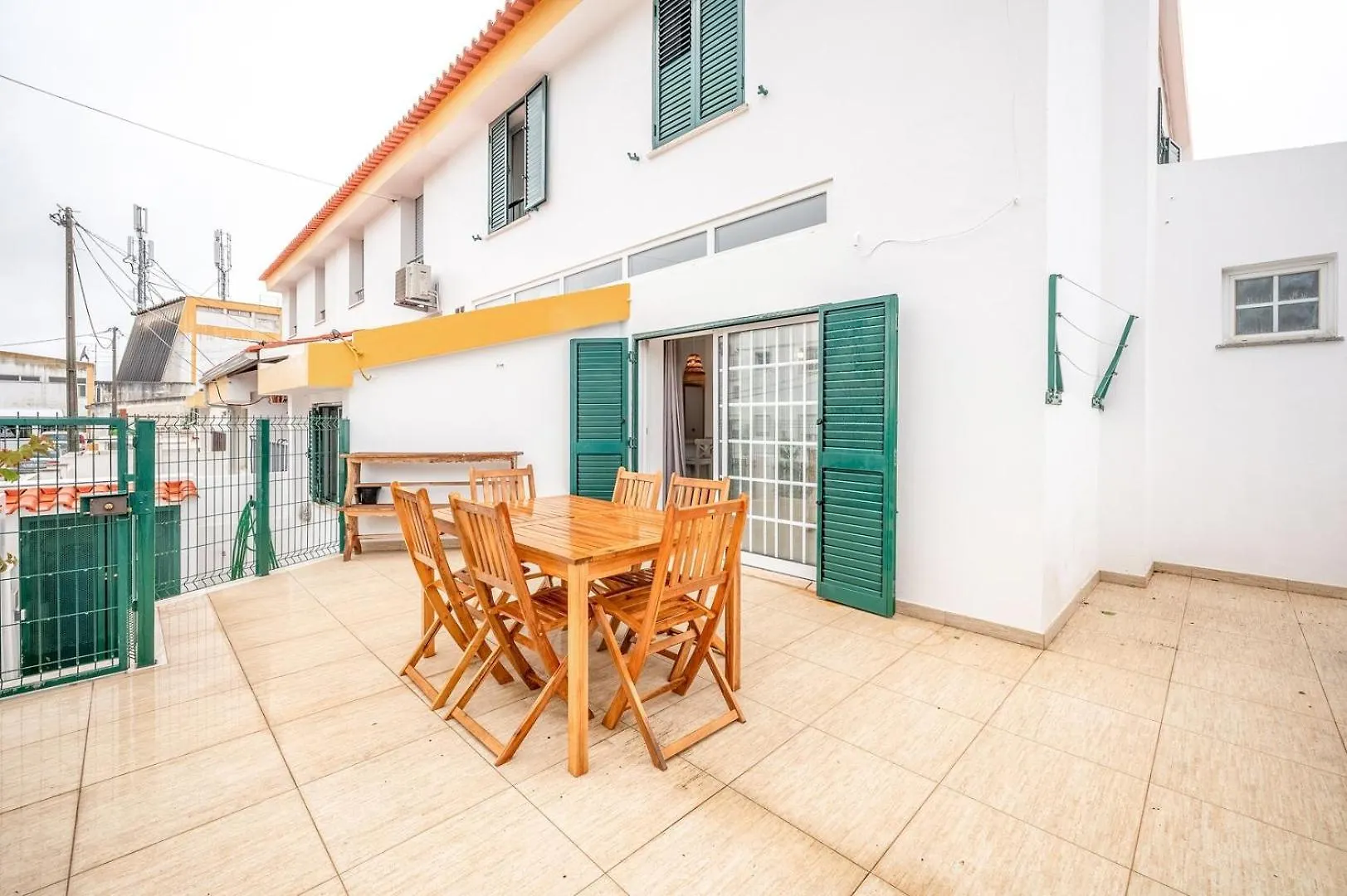 Guestready - Casa E Estudio Azeitao contacts